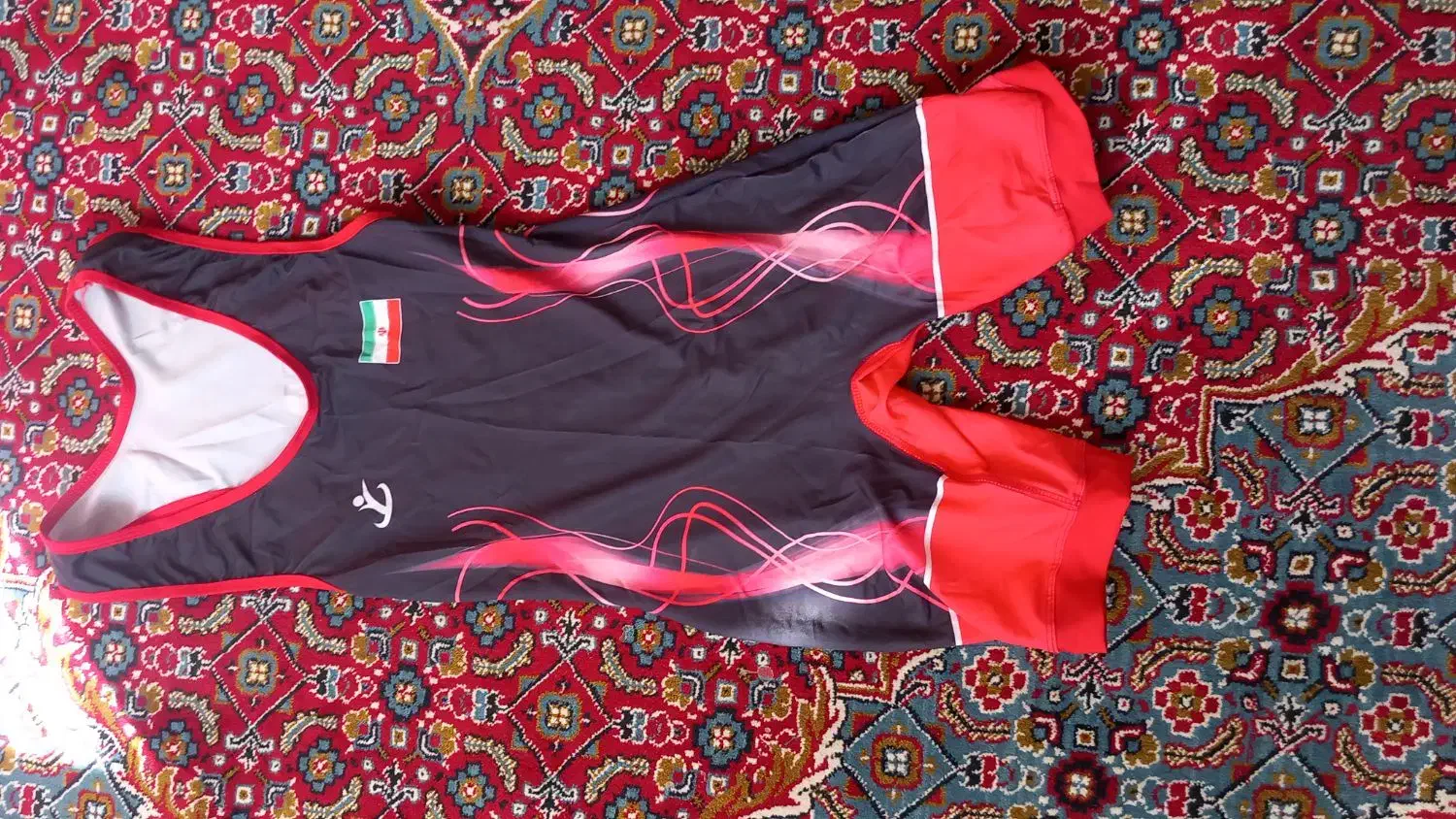 دوبنده کشتی نو نو|لباس|بیجار, |دیوار