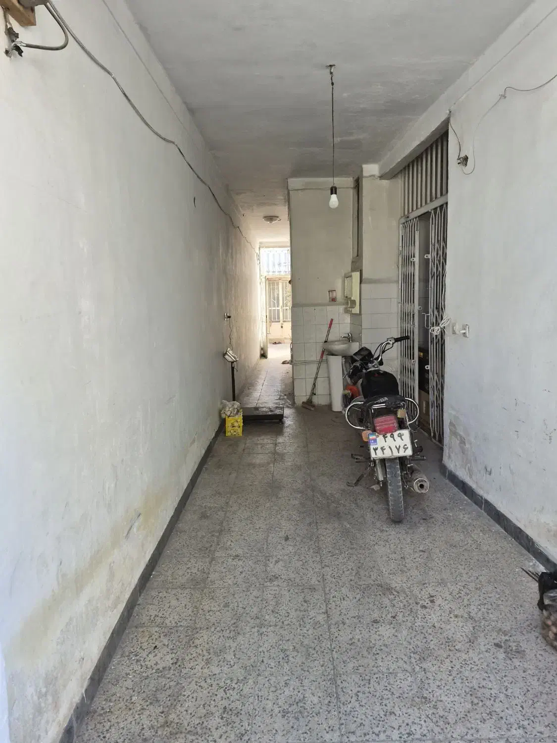 ساختمان گلنگی واقع در تویسرکان دو واحد مجزاست|فروش زمین و ملک کلنگی|تویسرکان, |دیوار