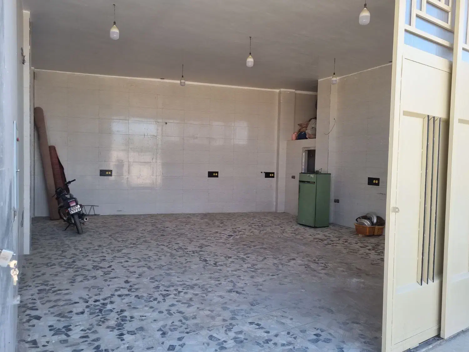 اجاره|اجارهٔ مغازه و غرفه|خمینی‌شهر, |دیوار