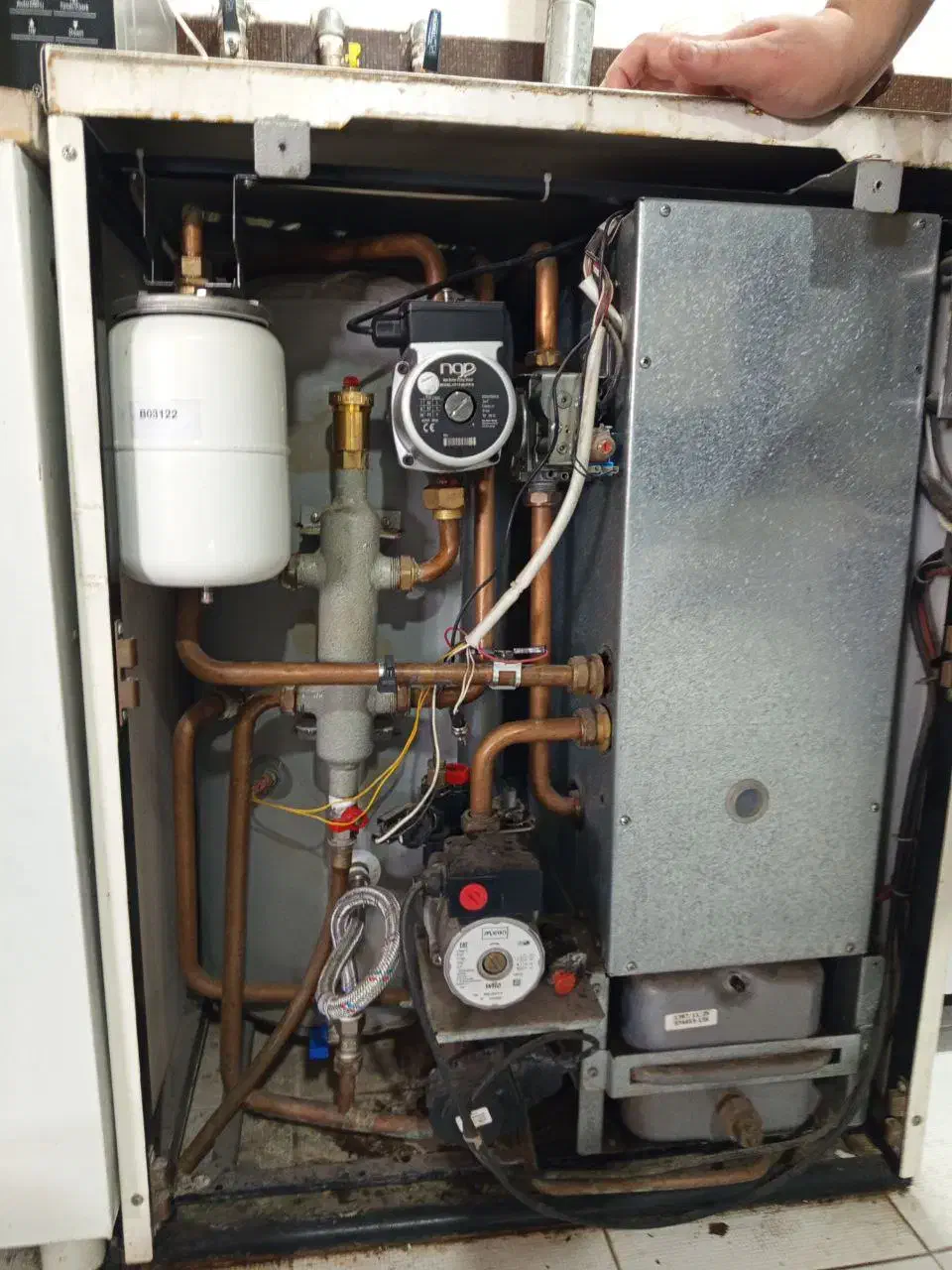 نصب و تعمیر پکیج و رادیاتور تضمینی|خدمات پیشه و مهارت|صدرا-فارس, فاز ۱|دیوار