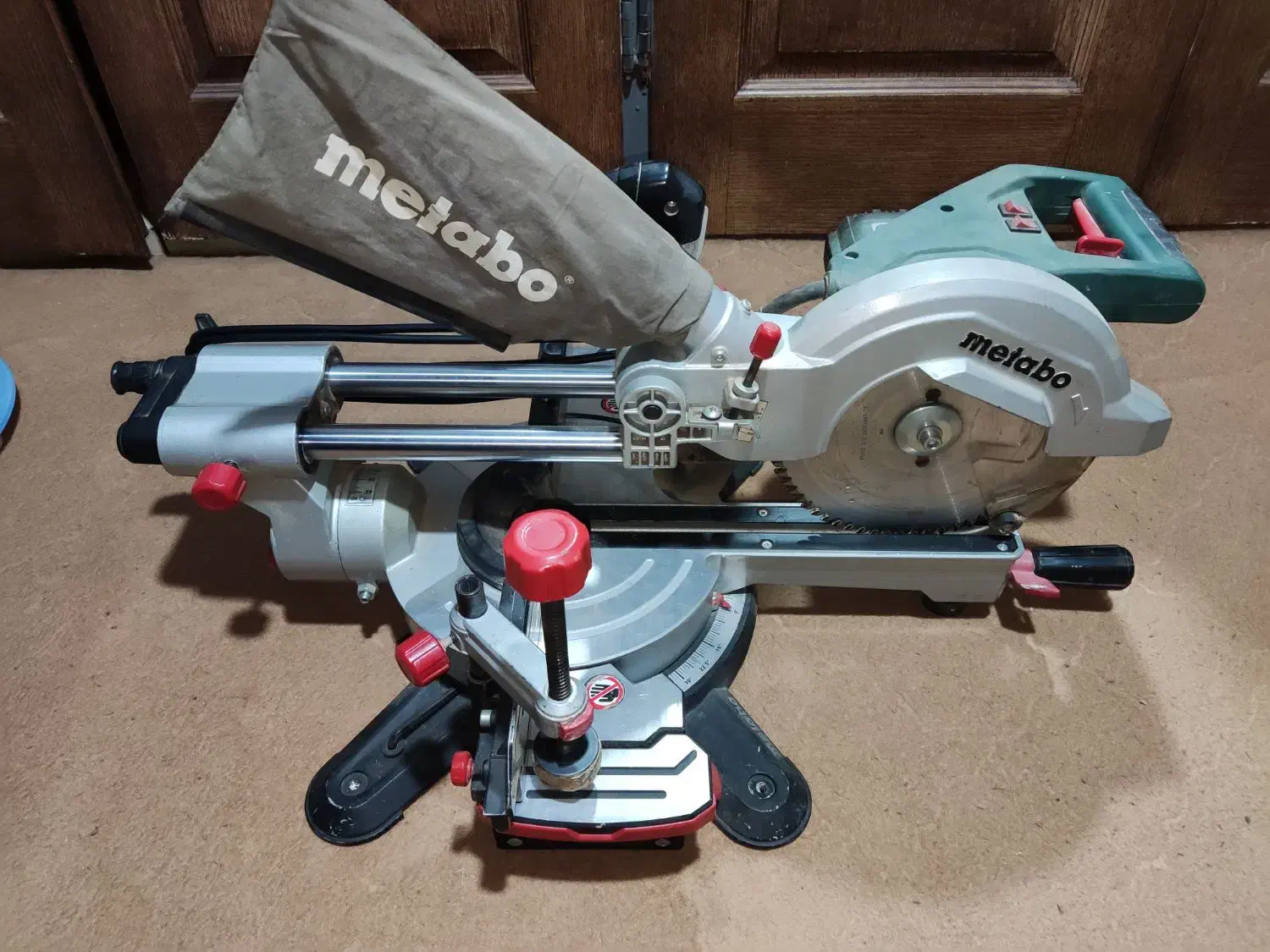 اره فارسی بر متابو|ابزارآلات|اندیشه, شهرک مریم|دیوار