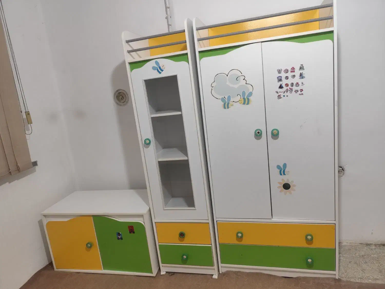 سرویس خواب کودک شامل تخت با تشک، و سه کمد جادار|تخت و صندلی بچه|سنندج, |دیوار