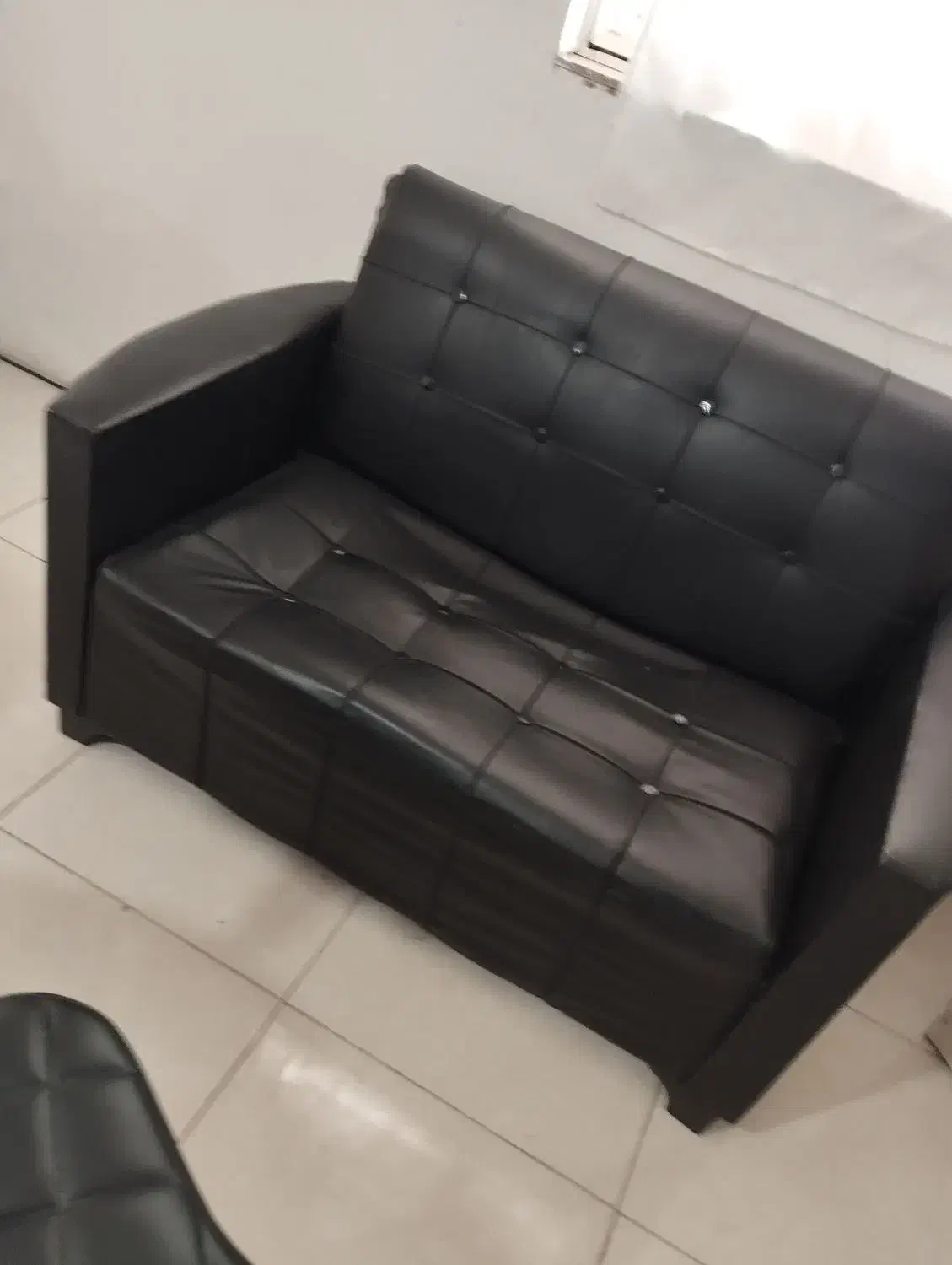 مبل پنج نفره هست عسلی هم سالم هست سفید|مبلمان خانگی و میز عسلی|اردبیل, |دیوار