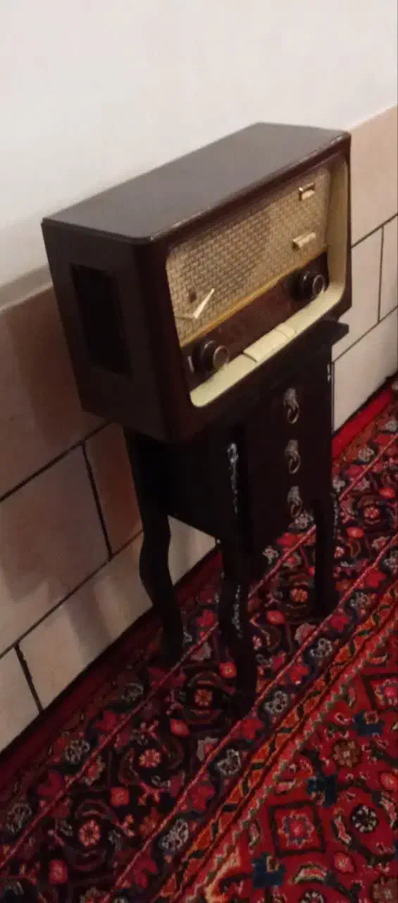 رادیو المانی|کلکسیون اشیاء عتیقه|بروجرد, |دیوار