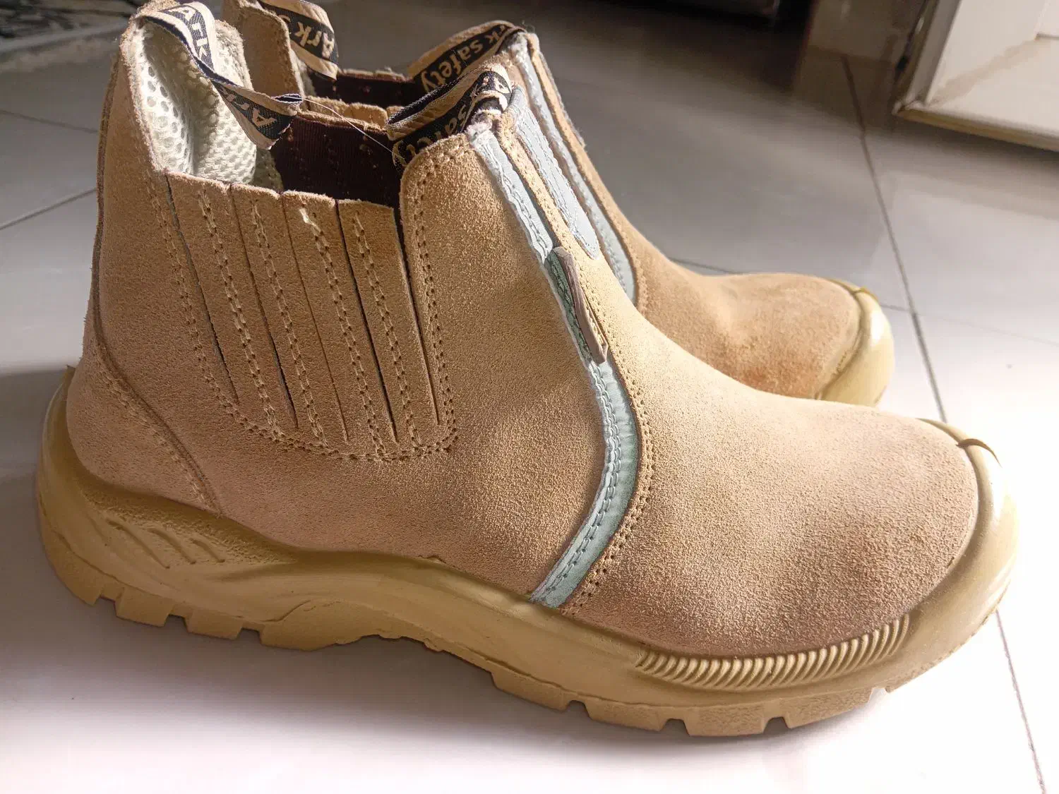 کفش کار|کیف، کفش، کمربند|الیگودرز, |دیوار