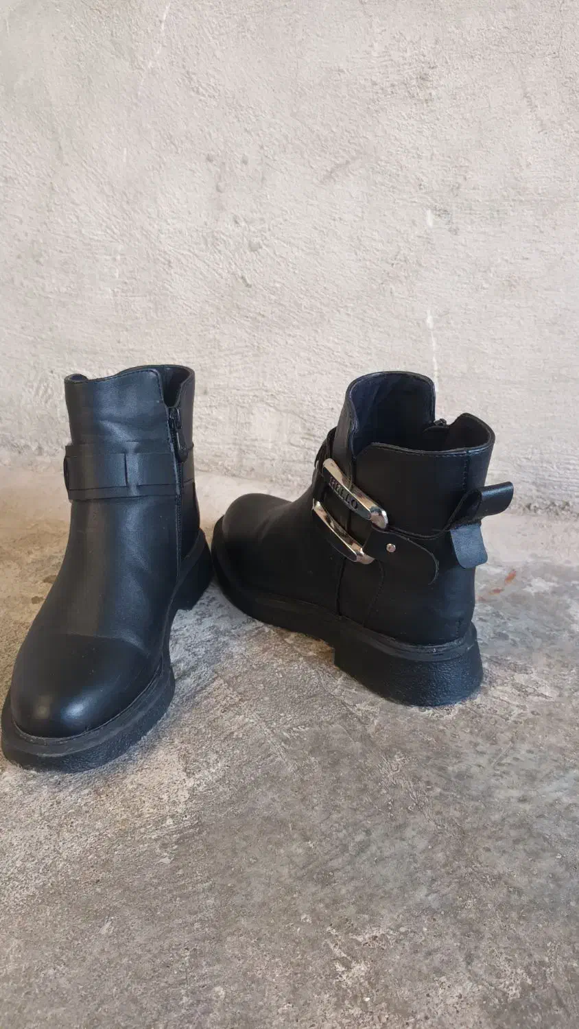 نیم بوت|کیف، کفش، کمربند|مسجد سلیمان, |دیوار