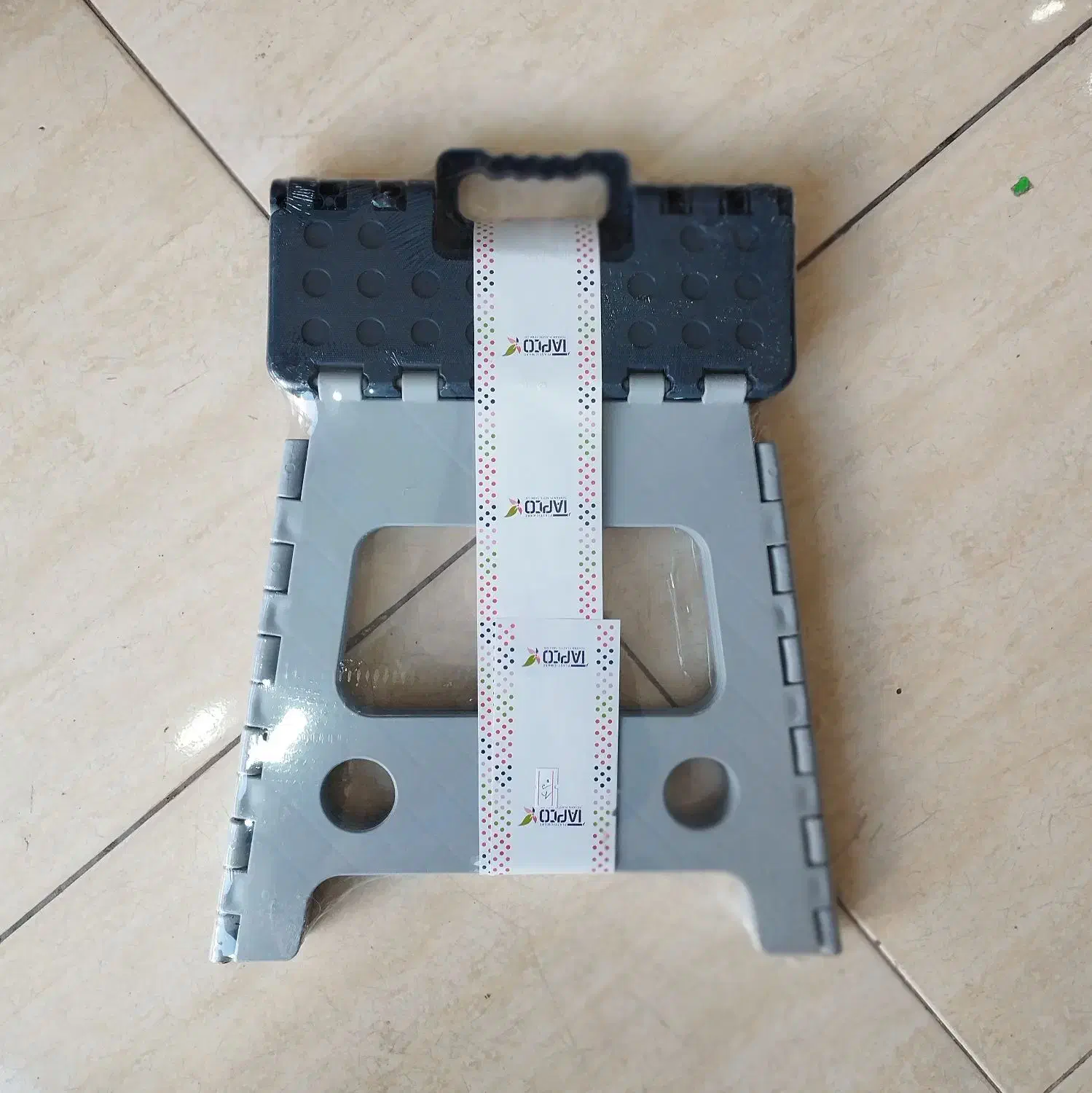 کرسی تاشو تاپکو|صندلی و نیمکت|صدرا-فارس, فاز ۲|دیوار