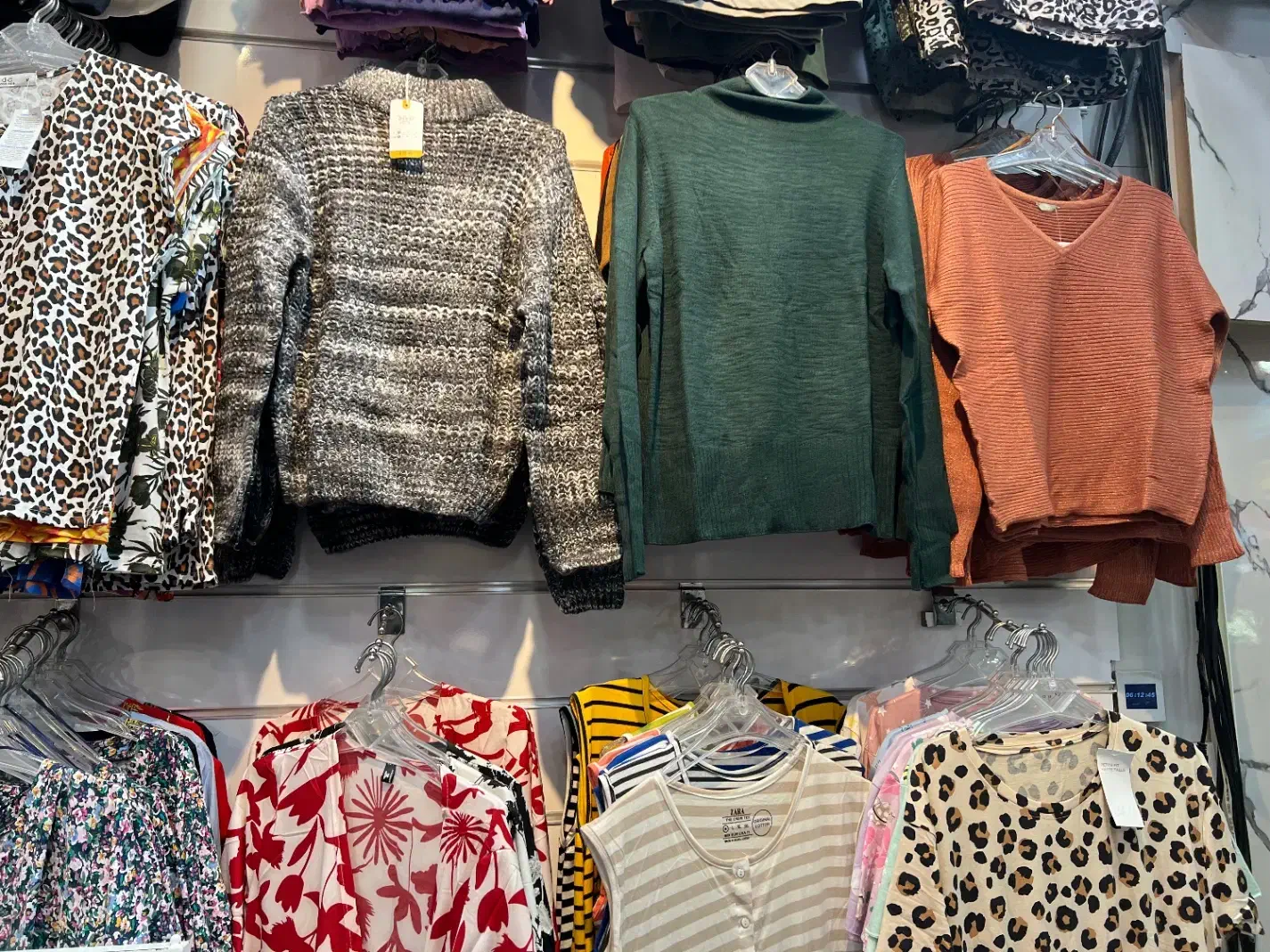 نیروی کار خانم فروشگاه پوشاک پاره وقت|استخدام خدمات فروشگاه و رستوران|بندر گناوه, |دیوار