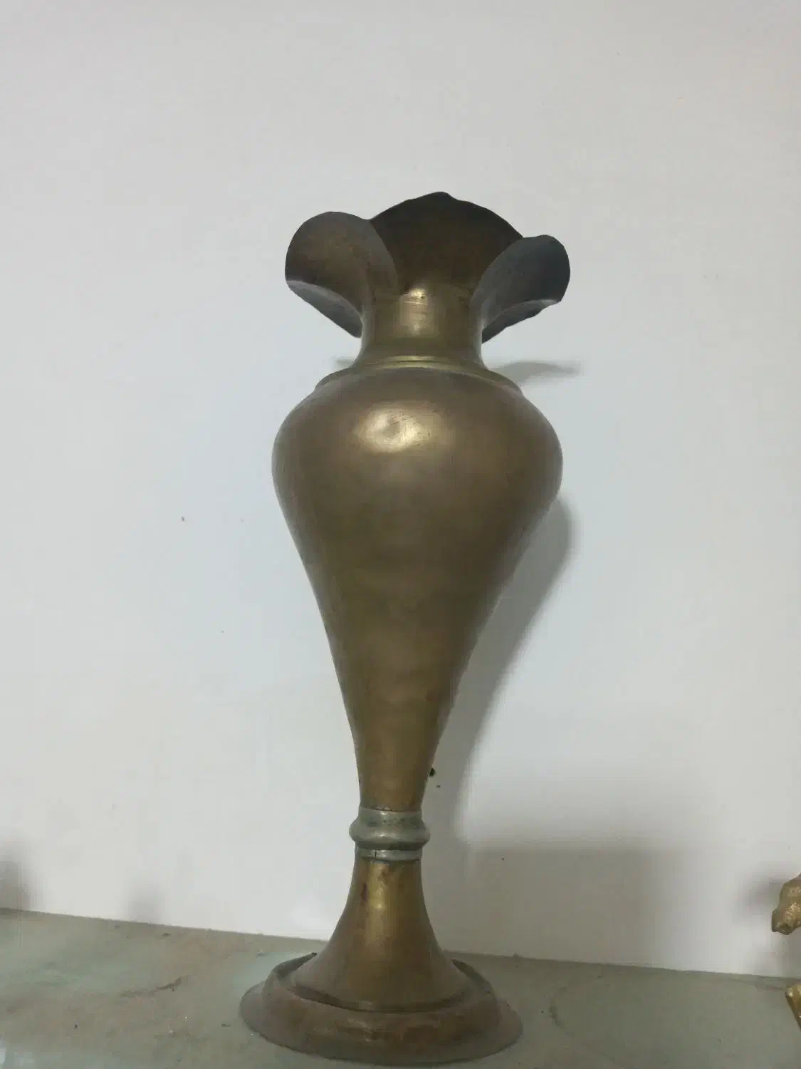 گلدان برنجی|کلکسیون اشیاء عتیقه|اهواز, چهارصد دستگاه|دیوار