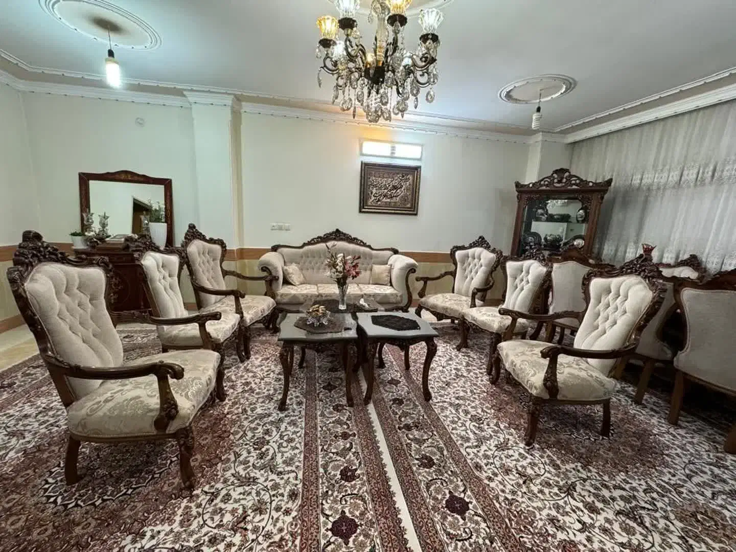 مبلمان سلطنتی با میزناهارخوری در حد نو بسیار تمیز|مبلمان خانگی و میز عسلی|شاهین‌شهر, خانه کارگر|دیوار