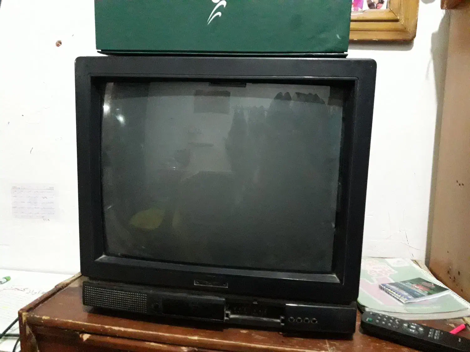 تلویزیون ۲۱ اینچ|تلویزیون و پروژکتور|کرمان, |دیوار