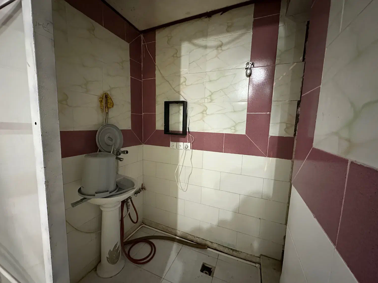 مغازه ۲۰ متری همکف میدان شهید محلاتی|اجارهٔ مغازه و غرفه|قم, سراجه (۱۵ خرداد)|دیوار