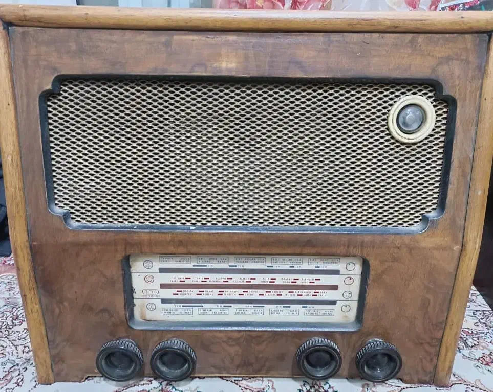 رادیو کلکسیونی|کلکسیون اشیاء عتیقه|تهران, چهارصد دستگاه|دیوار