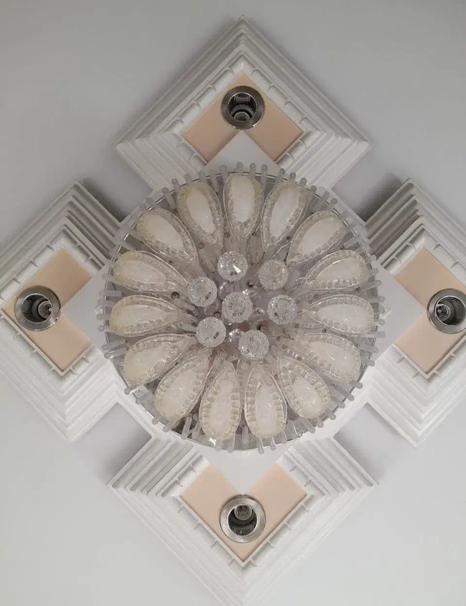 لوستر کریستال کنترل دار|لوستر و چراغ آویز|اصفهان, درب سیبه علیا|دیوار