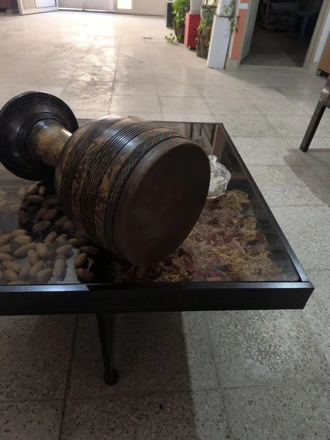 تنبک حلمی|سازهای سنتی|نورآباد, |دیوار