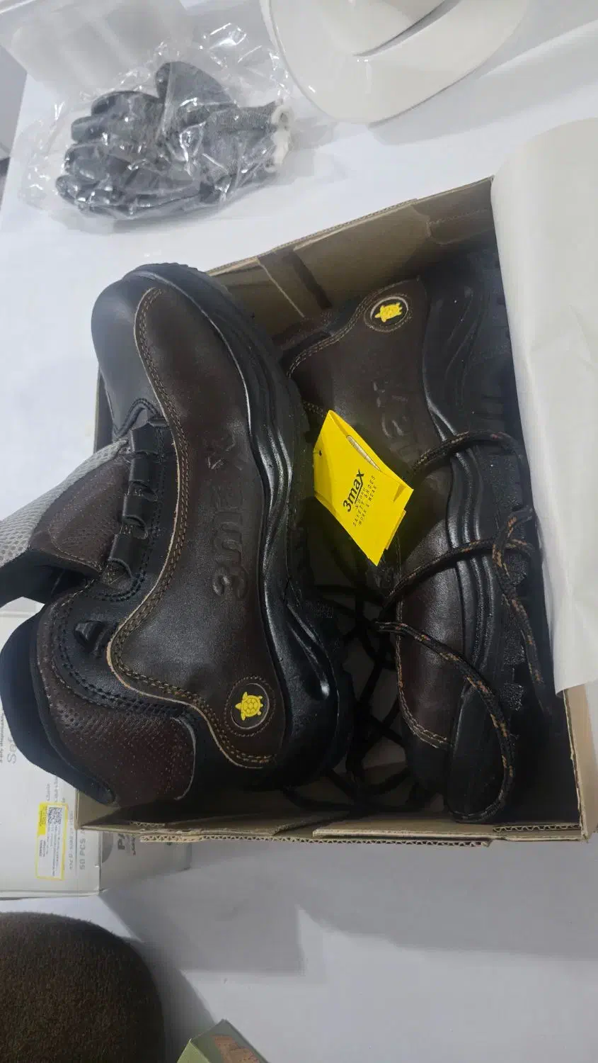 کفش ایمنی سایز۴۳|کیف، کفش، کمربند|بروجن, |دیوار