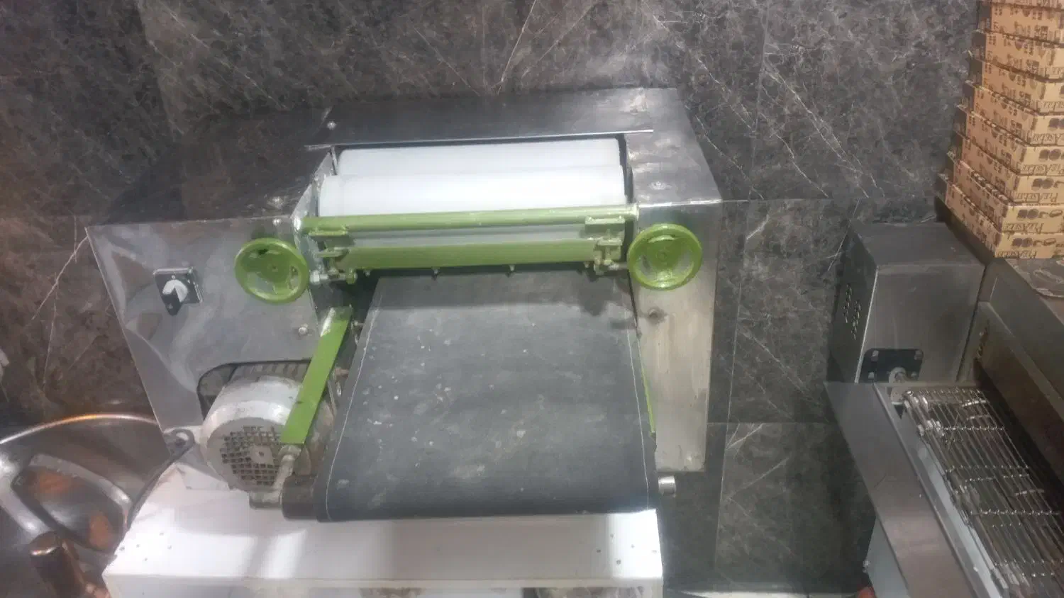 وسایل قنادی خمیرگیر،وردنه برقی|فروشگاه و مغازه|قزوین, |دیوار