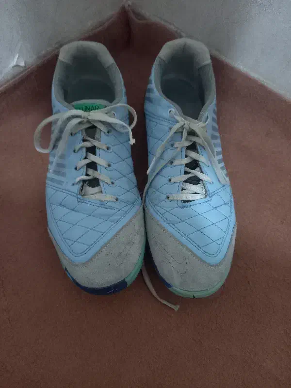 کفش سالنی|ورزش‌های توپی|ملایر, |دیوار