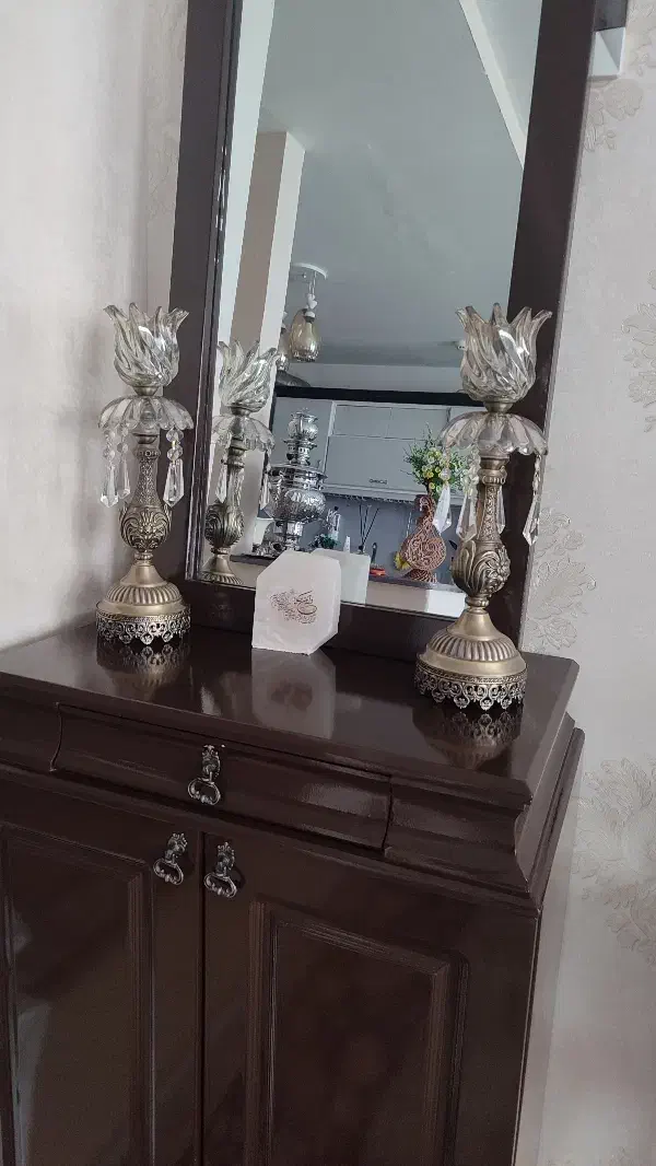 شمعدون|لوستر و چراغ آویز|گلبهار, شهر جدید گلبهار|دیوار