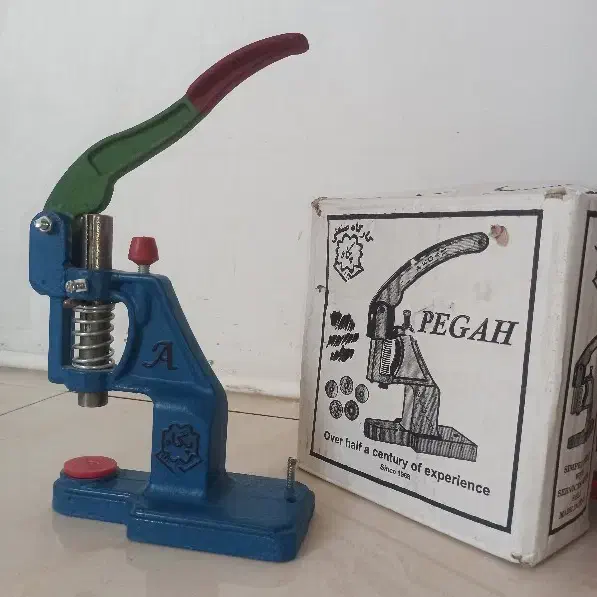 دستگاه پرس دکمه پگاه|ماشین‌آلات صنعتی|برخوار, |دیوار