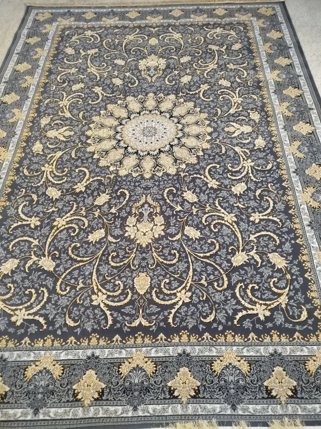 چند جفت فرش ۱۰۰۰ شانه تراکم ۳۰۰۰ بسیار پرگوشت|فرش|مشهد, مصلی (کارمندان اول)|دیوار