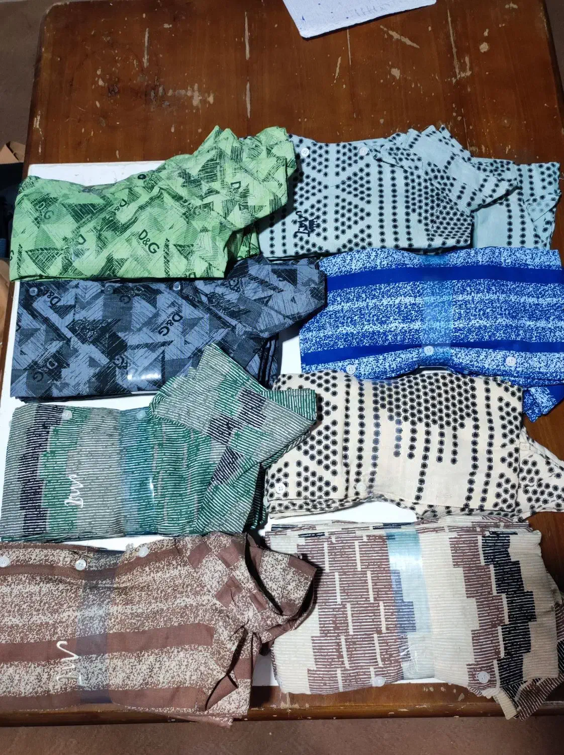 پیراهن عمده|لباس|خوی, |دیوار