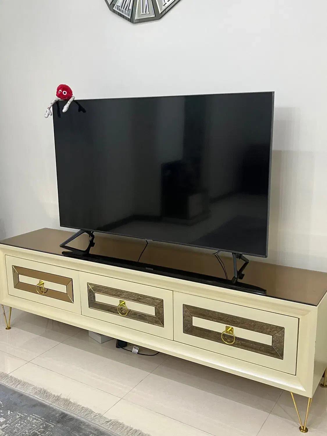 میز تلویزیون و آینه و کنسول|میز تلویزیون|تهران, صد دستگاه|دیوار