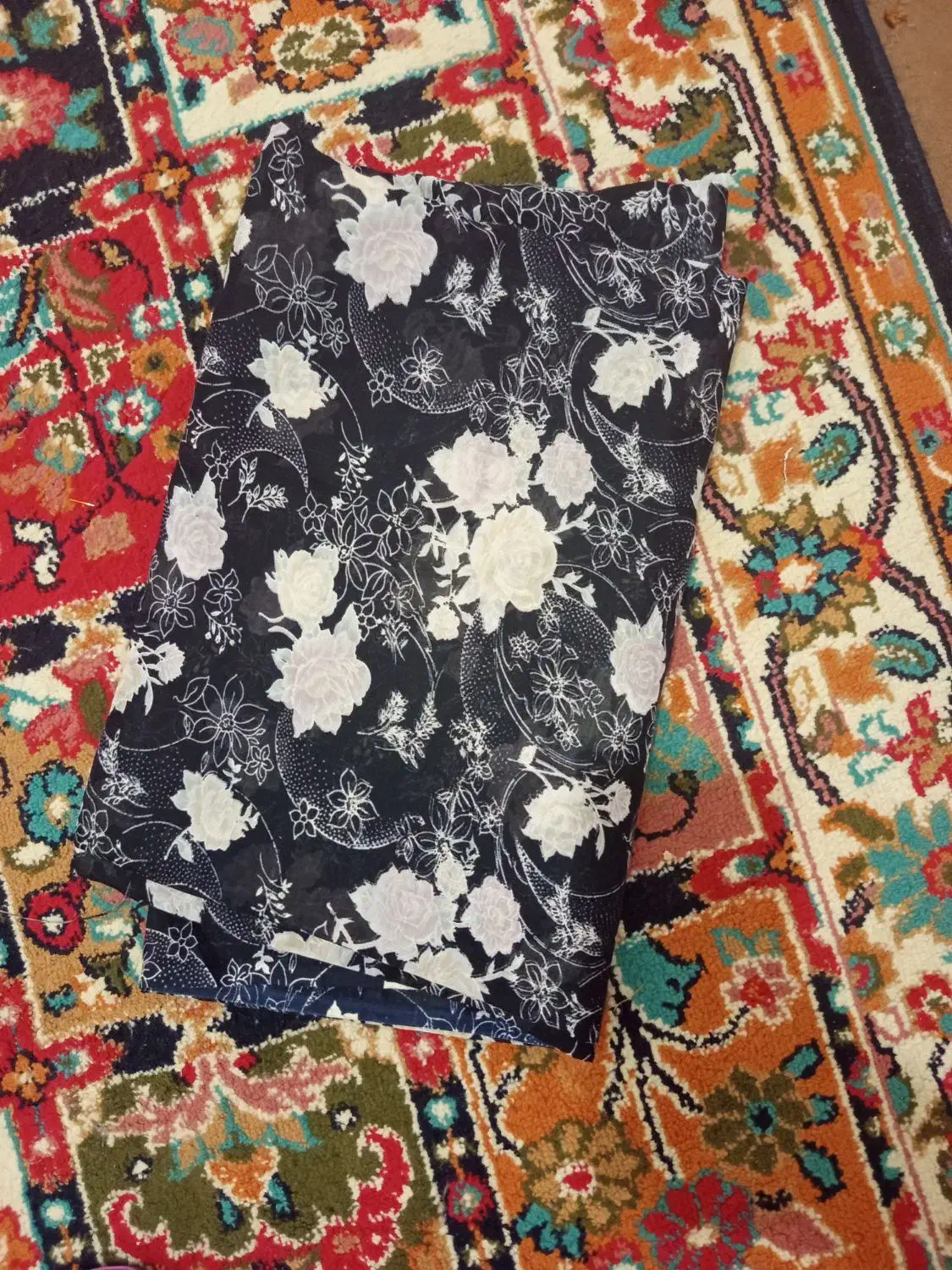 چادررنگی|لباس|تربت جام, یحیی آباد|دیوار