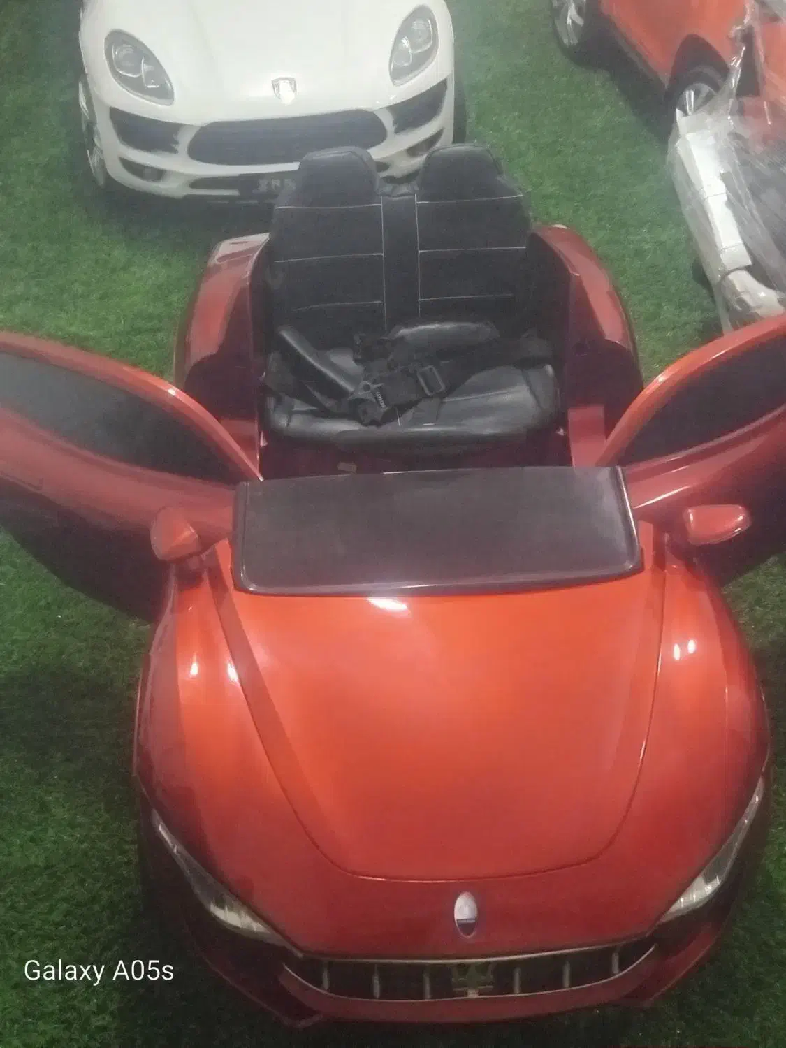 ماشین شارژی دو موتوره متالیک|اسباببازی بچه|قم, هفت تیر|دیوار