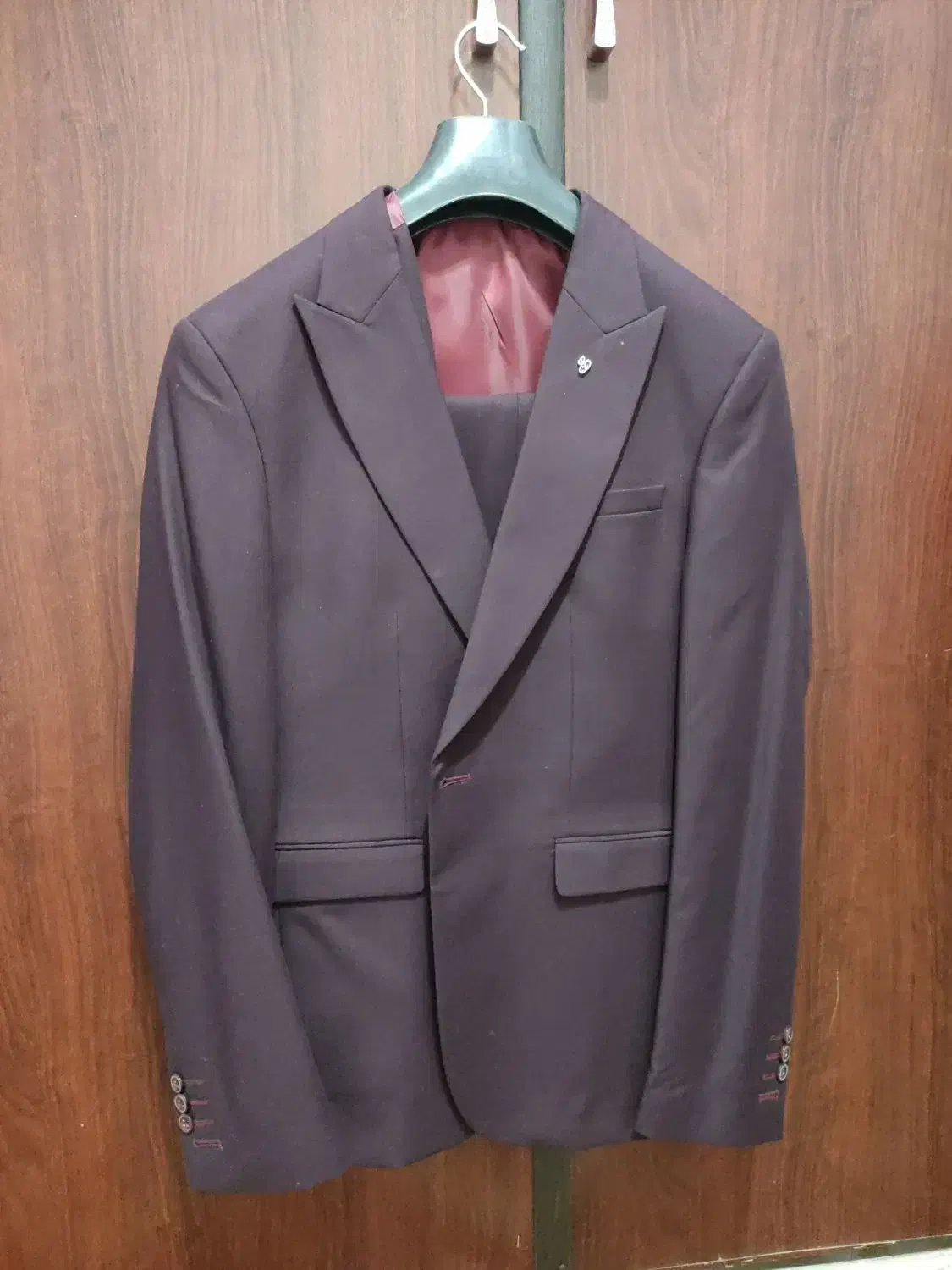 کت و شلوار|لباس|طبس, |دیوار