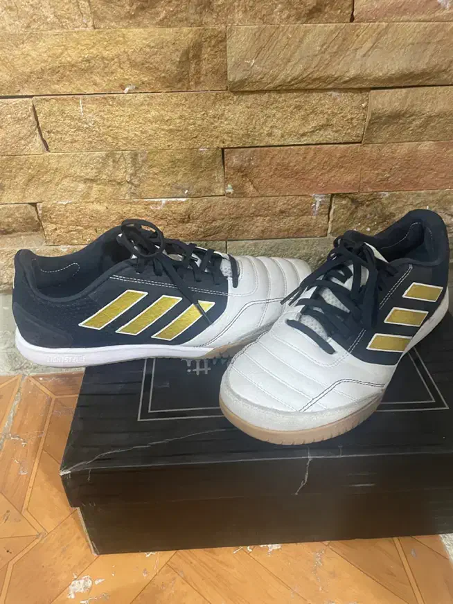 کتونی سالنی آدیداس(تاپ سالا) اورجینال|کیف، کفش، کمربند|تهران, چیتگر شمالی|دیوار