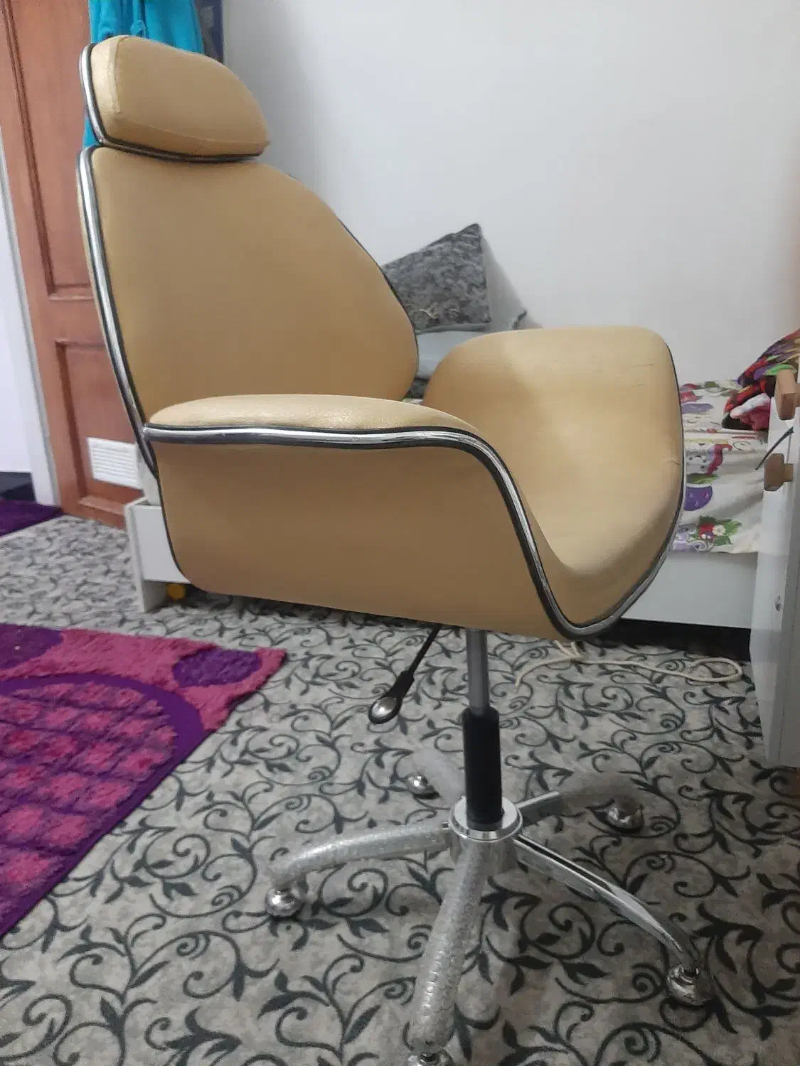 صندلی|صندلی و نیمکت|نجف‌آباد, صالح آباد|دیوار