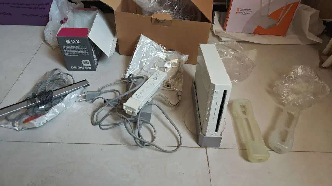 نینتندو wii تمیز همراه با وسایل|کنسول، بازی ویدئویی و آنلاین|تبریز, |دیوار