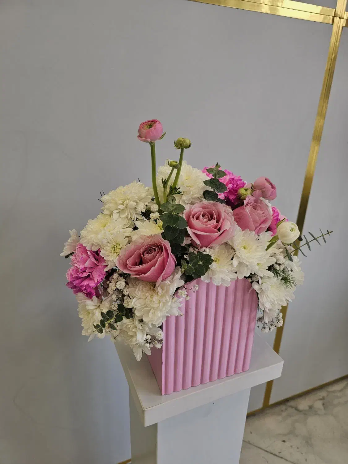 گل فروشی گلاریس باکس گل هلالی صورتی سفید|گل و گیاه طبیعی|تهران, شهرک هما|دیوار