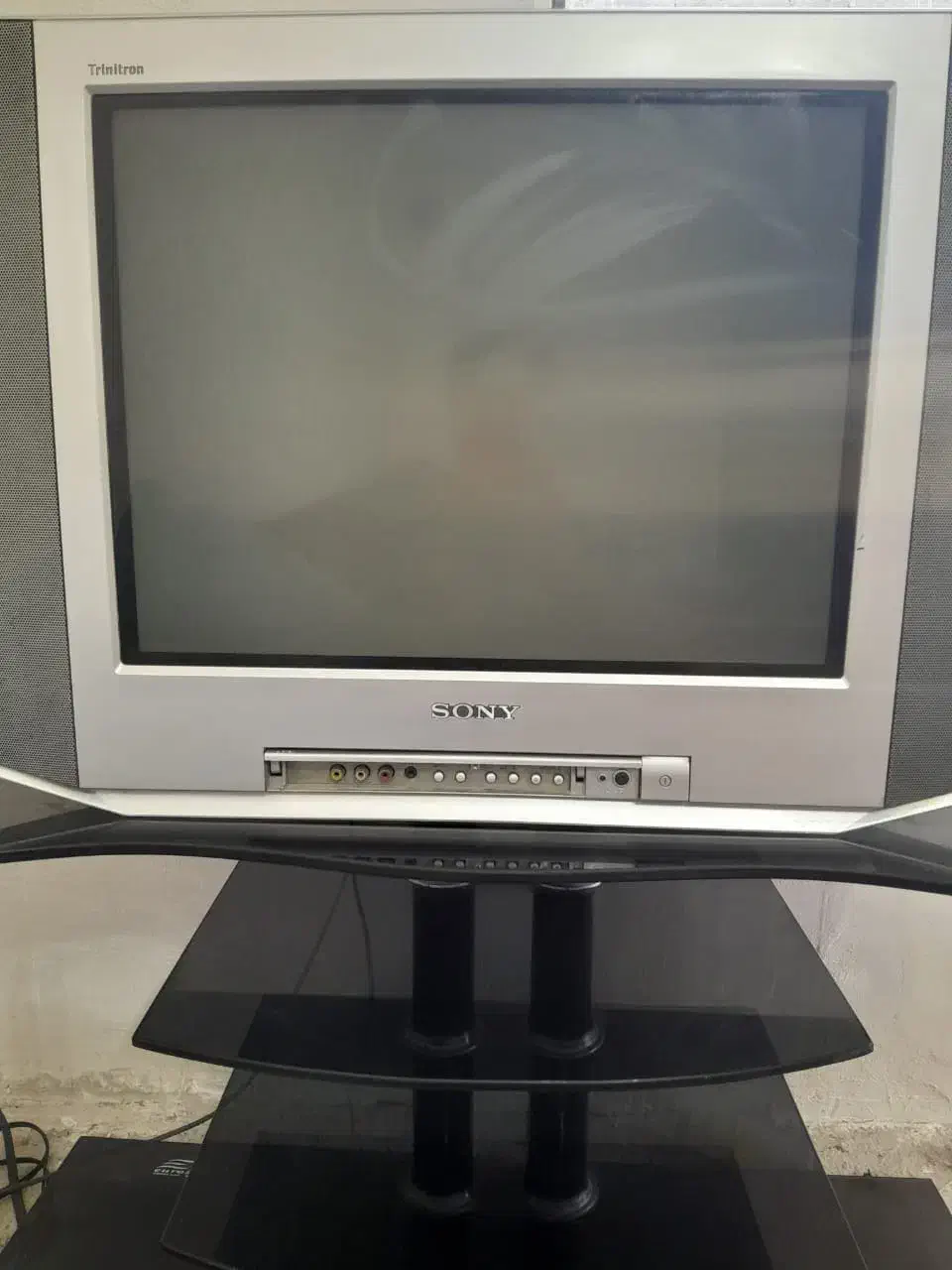 یک عدد تلویزیون و زیرتلوزیونی و 7تاصندلی|تلویزیون و پروژکتور|برازجان, |دیوار