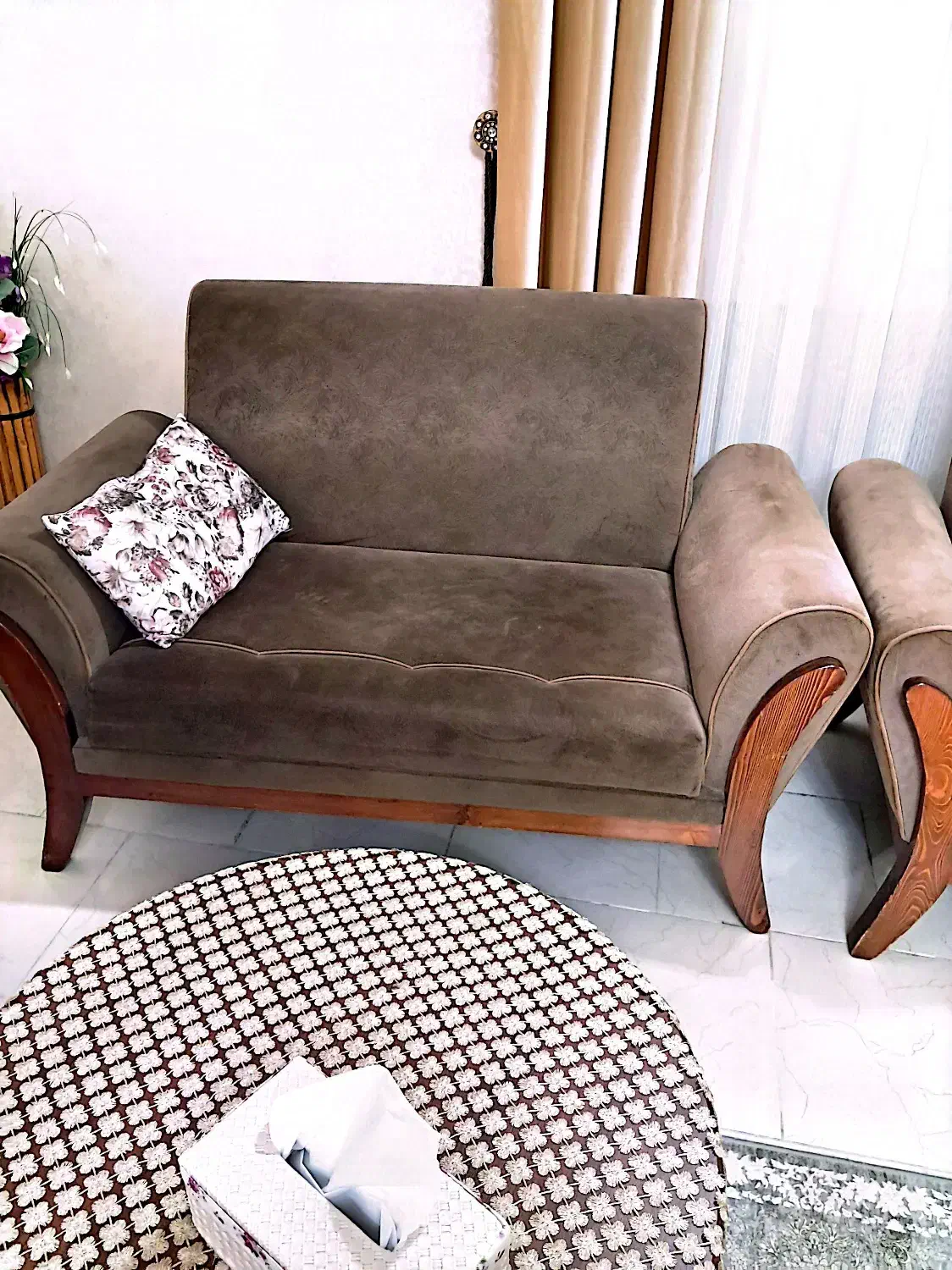 دو دست مبل 5نفره و 7 نفره|مبلمان خانگی و میز عسلی|رشت, دروازه لاکان|دیوار