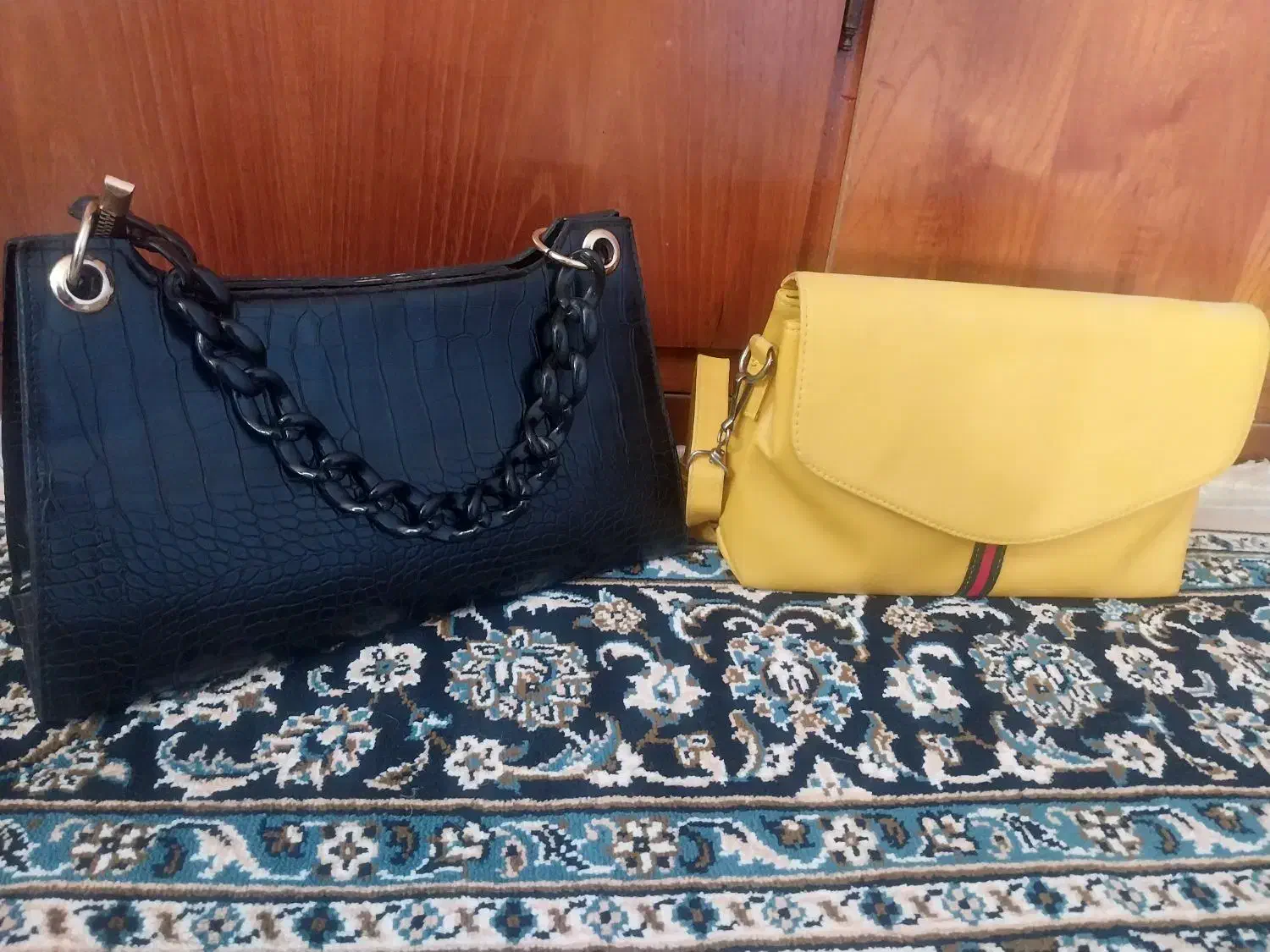 کیف|کیف، کفش، کمربند|مسجد سلیمان, |دیوار