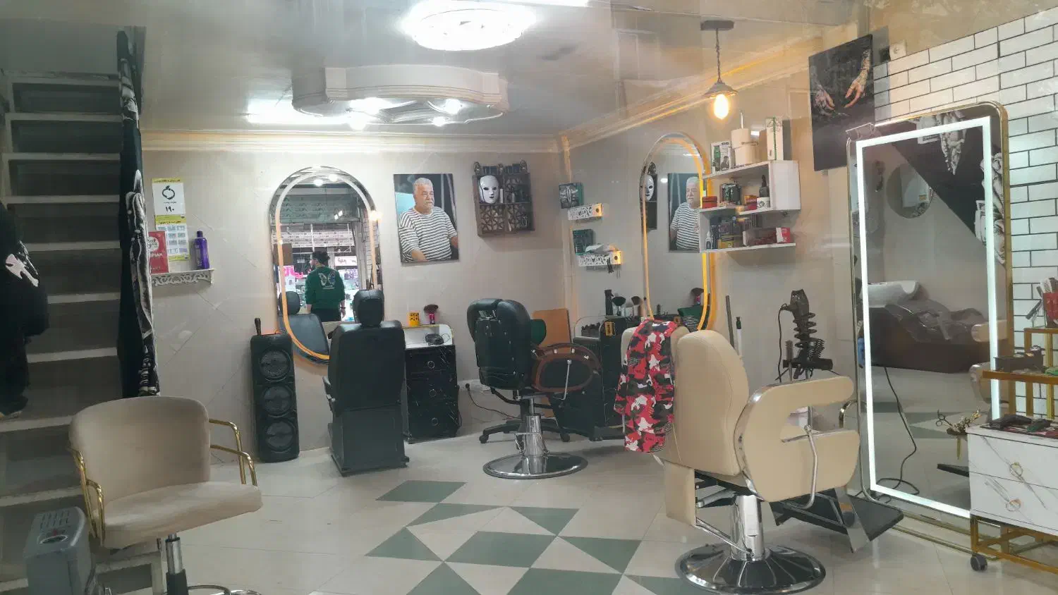 ارایشگر اقا با مشتری|استخدام درمانی، زیبایی، بهداشتی|تهران, شمشیری|دیوار