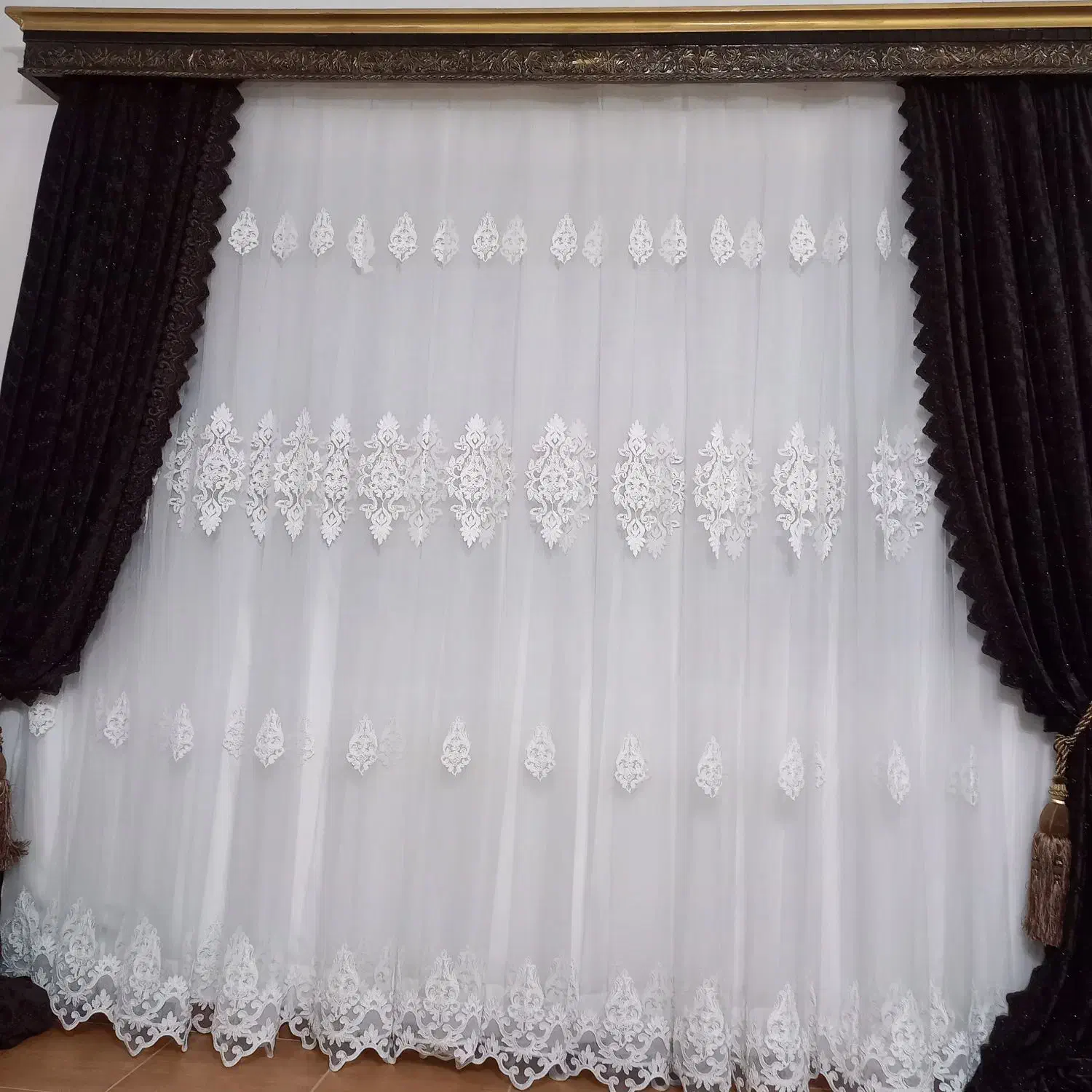 پرده پذیرایی با والان و کتیبه و میل پرده|پرده، رانر، رومیزی|رشت, آزادگان|دیوار