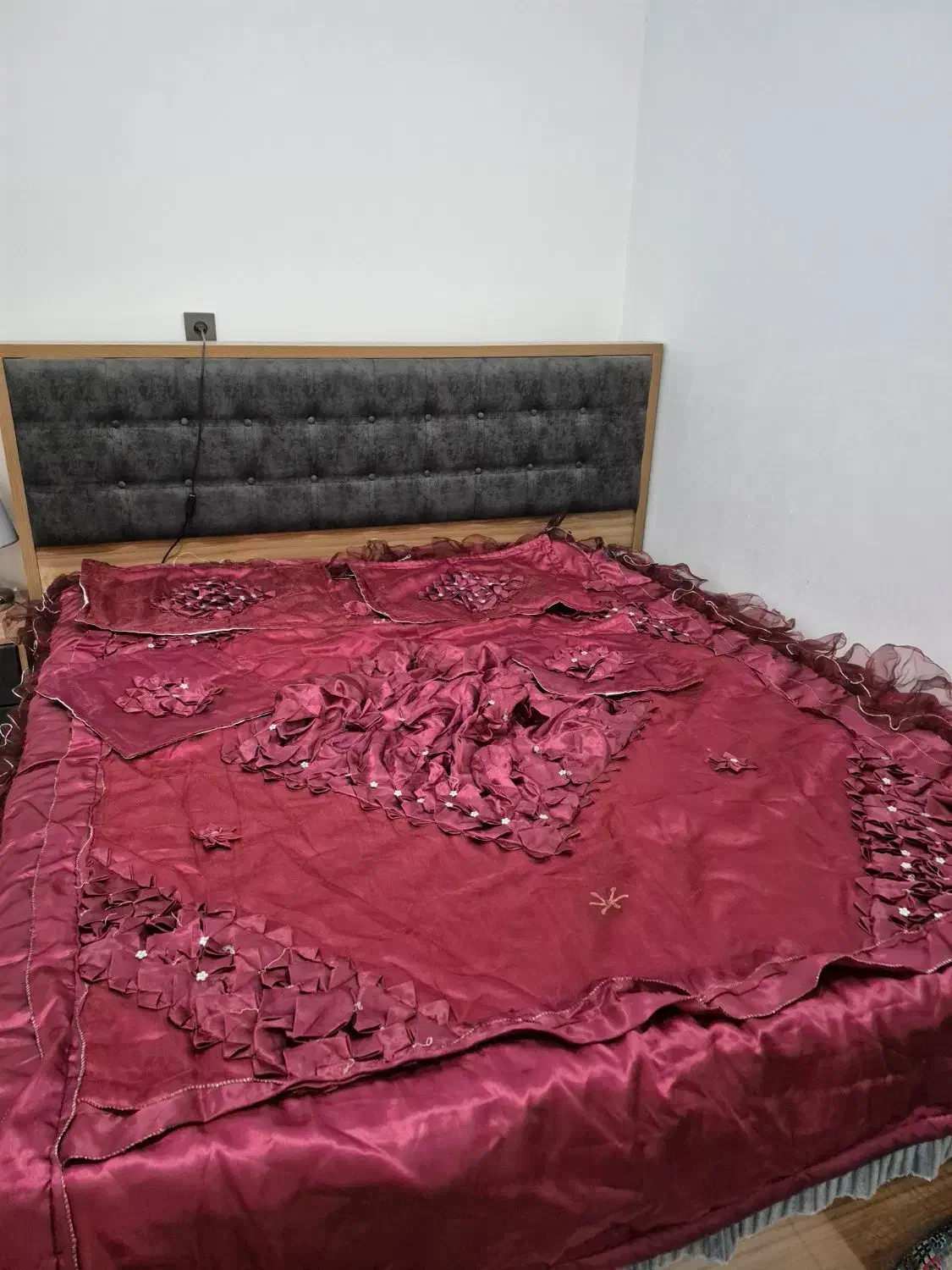 روتختی و دو عدد رو بالشتی فقط ۲۰۰ تومن|رختخواب، بالش، پتو|مهریز, |دیوار