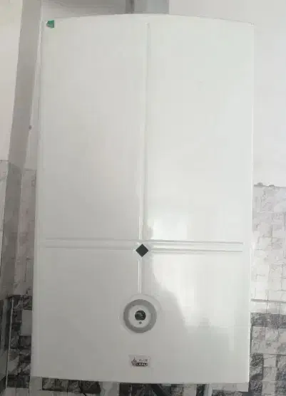 ابگرمکن دیواری بوتان B3218i مسی جرقه زن کارکرد2ماه|آبگرمکن، پکیج، شوفاژ|ارومیه, |دیوار