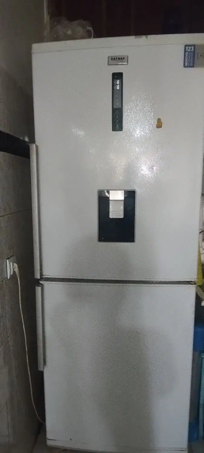 دو عدد یخچال|یخچال و فریزر|اردبیل, |دیوار