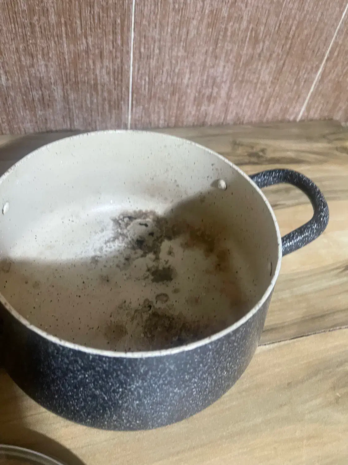 قابلمه|ظروف پختوپز|کرمانشاه, |دیوار