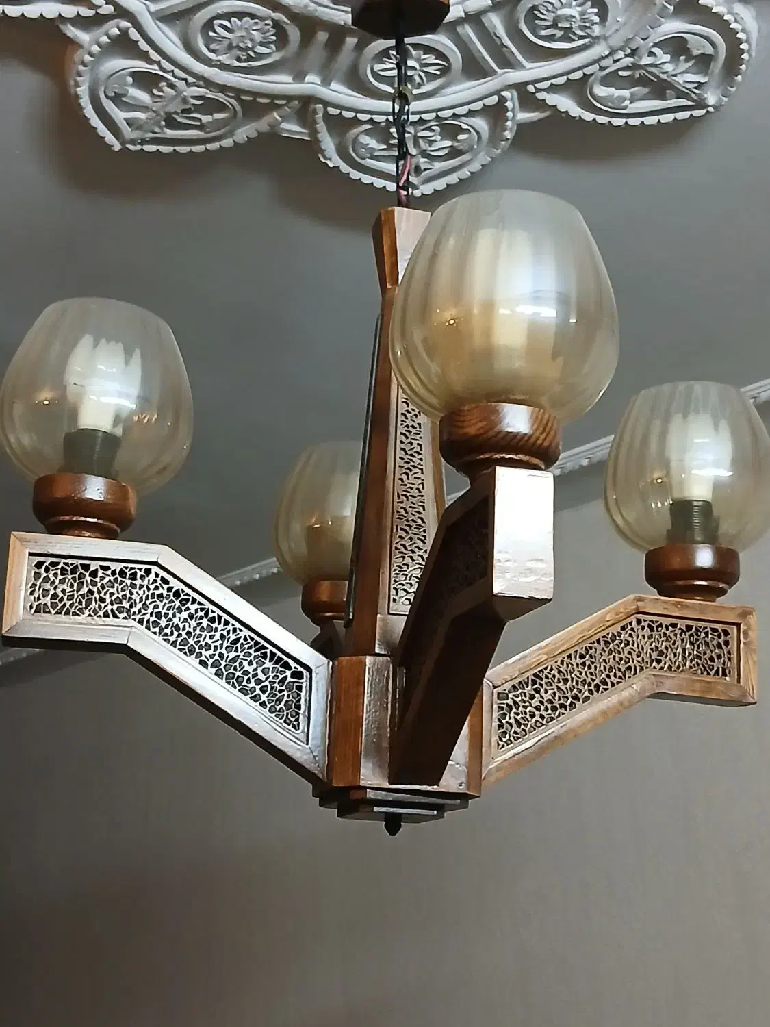 لوستر چهارشاخه چوبی|لوستر و چراغ آویز|ری, سیزده آبان|دیوار