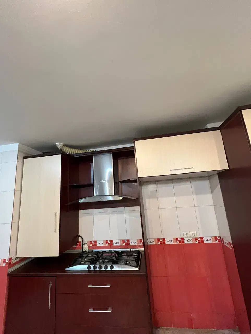 کوهک، خ سحر، ۱۳۰متر، دوخواب، پارکینگ انبار اسانسور