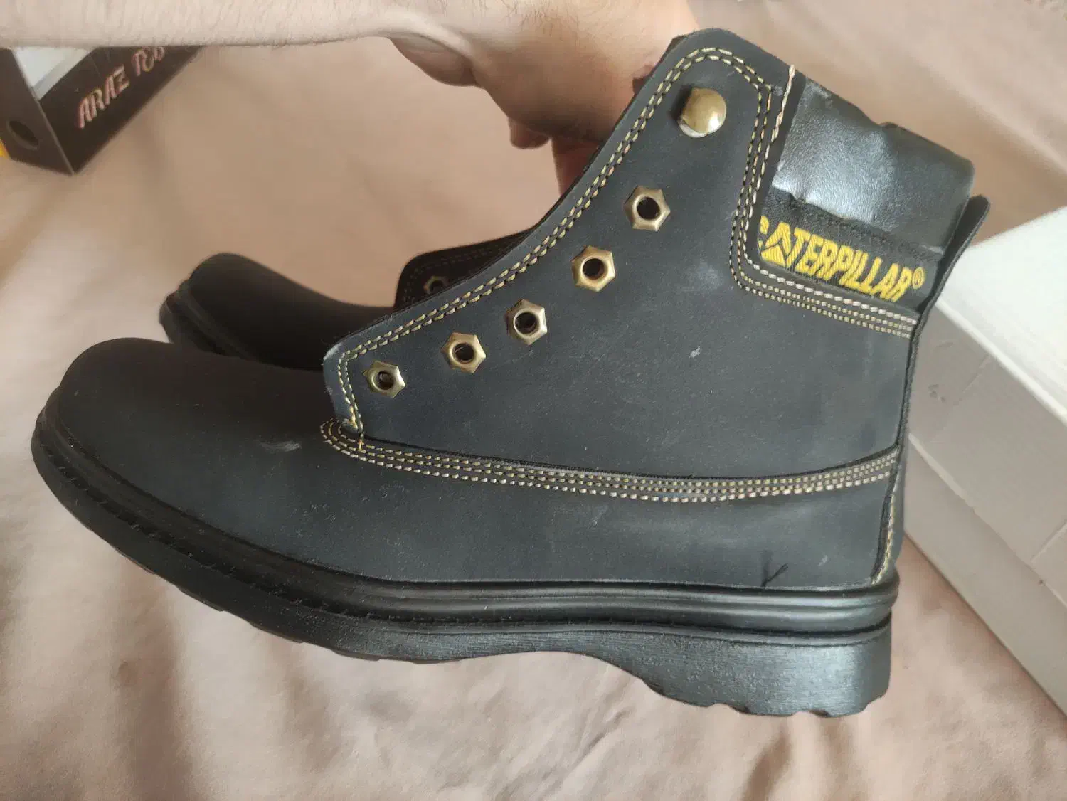 نیم بوت کاترپیلار|کیف، کفش، کمربند|خمینیشهر, |دیوار