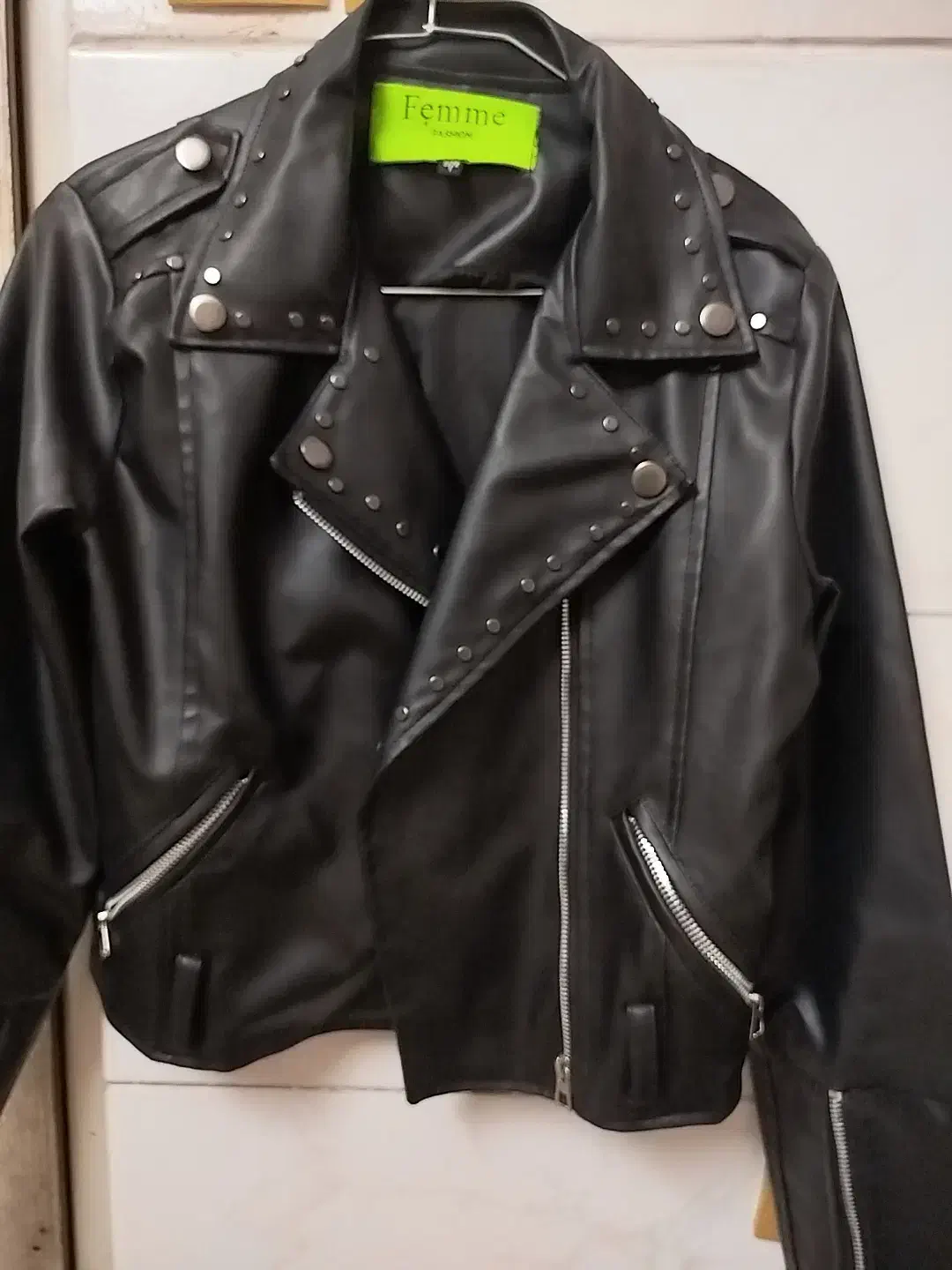 کت چرم کوتاه|لباس|یزد, |دیوار