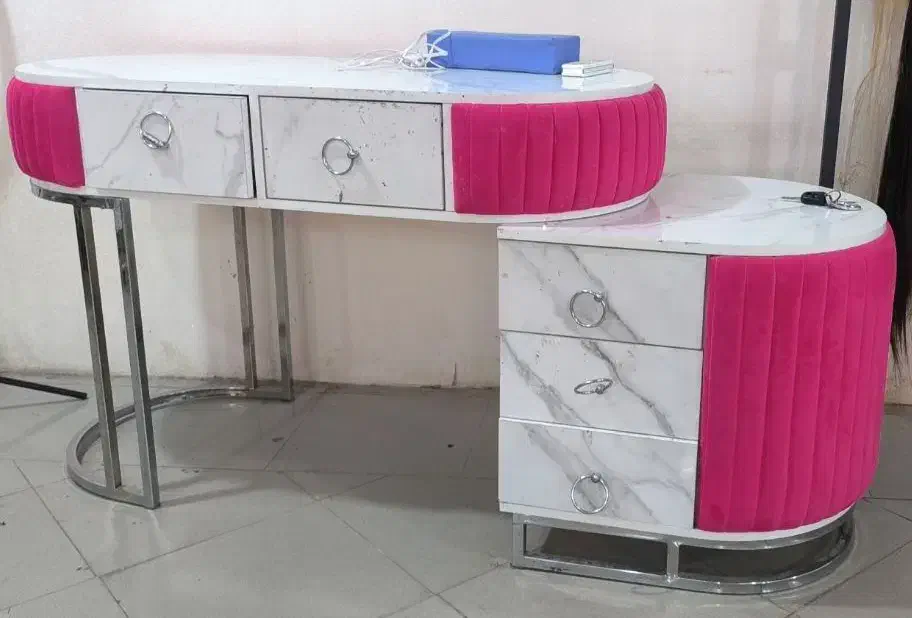 فروش وسایل میز ناخن ترولی همه کاره و استند|آرایشگاه و سالن‌های زیبایی|جیرفت, |دیوار