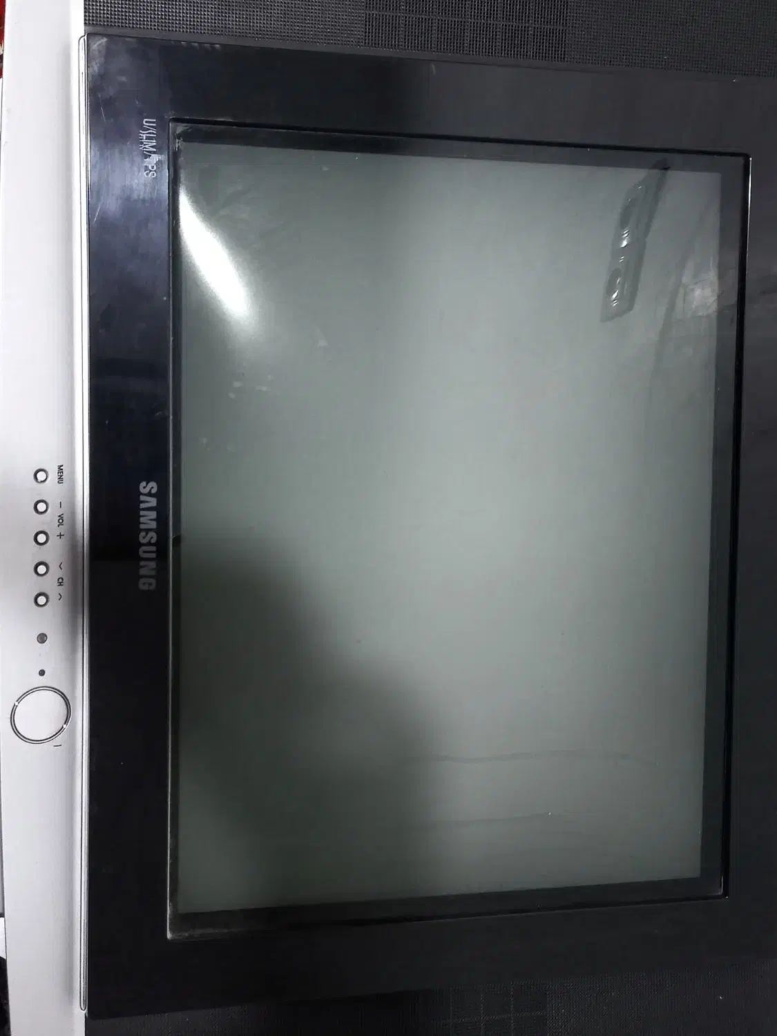 تلوزیون سیاه سفید|تلویزیون و پروژکتور|ایوان, |دیوار