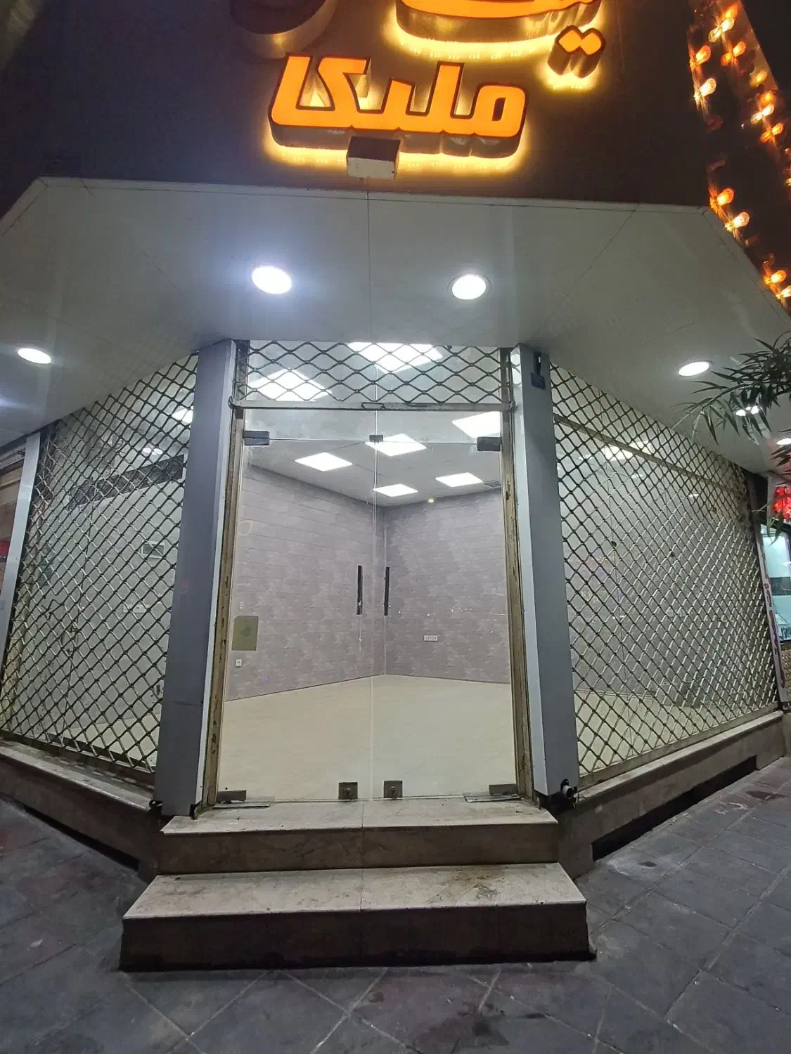 مغازه ۳۰متری|اجارهٔ مغازه و غرفه|قرچک, باقرآباد|دیوار